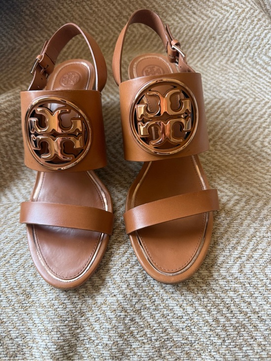 Tory Burch Shoes - Tory Burch Tan Leather Logo Slingback Sandals